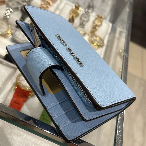 MICHAEL KORSi Medium Saffiano Leather Bifold WalletLIGHT SKYNWT